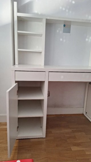 Escritorio Micke Ikea con estantería