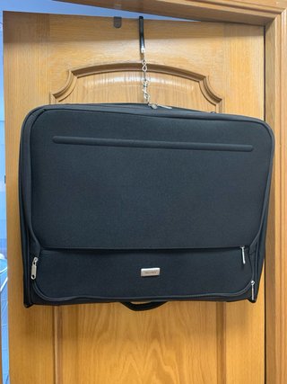 Porta trajes negro Saturn