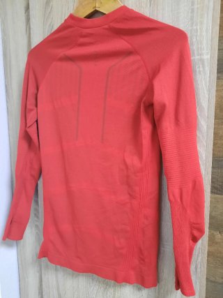 Camiseta térmica color rojo t.M kipsta
