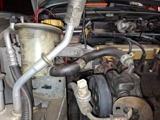Bomba Dirección asistida Ford Fiesta MK4