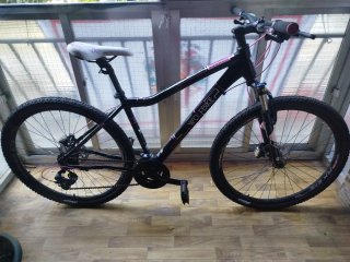 Bicicleta wolfbike negra y rosa