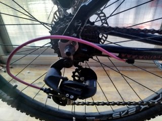 Bicicleta wolfbike negra y rosa