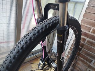 Bicicleta wolfbike negra y rosa