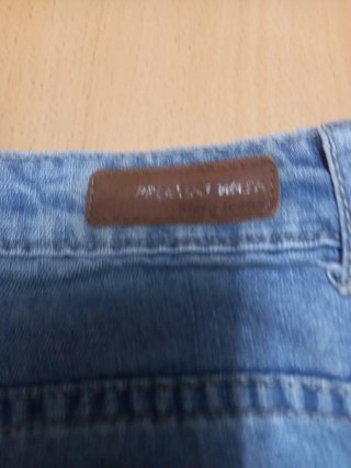 Pantalon corto con puntilla