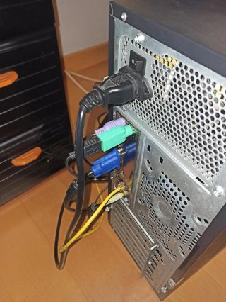 Ordenador viejo de sobremesa PC +Monitor + Teclado