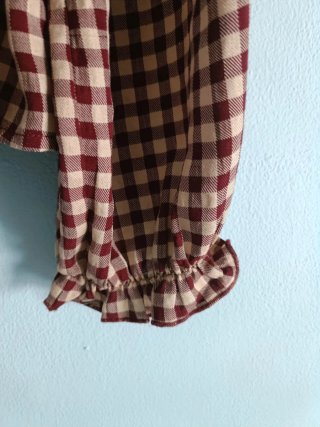 Blusa de cuadros vichy con volante de Zara