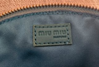 Neceser azul turquesa de terciopelo Miu Miu Parfum