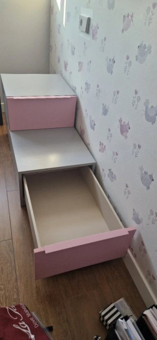 Cajonera escalera de madera