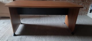 Mesa de oficina color roble