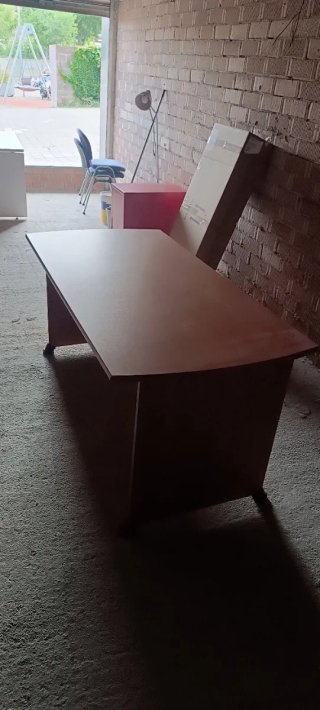 Mesa de oficina color roble