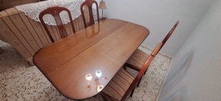 Conjunto mesa de comedor y 4 sillas