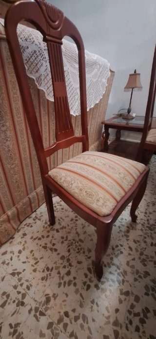 Conjunto mesa de comedor y 4 sillas