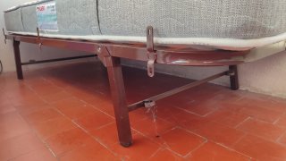 Somier con patas y colchón