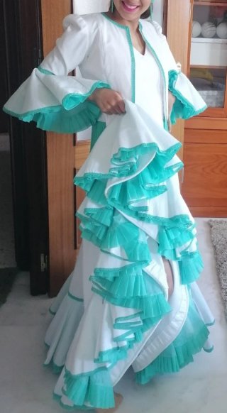 Traje de flamenca con chaqueta torera+regalo.