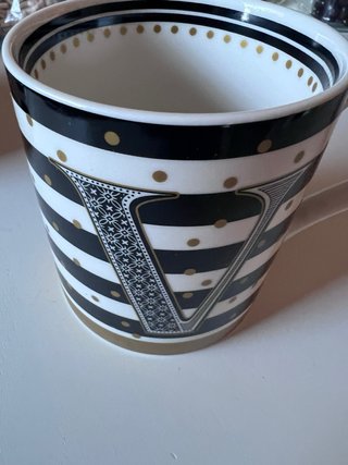 Taza de Porcelana Cristina Oria Inicial "V" (Nueva