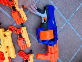 Pack pistolas Nerf con 15 gafas protectoras