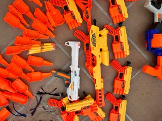 Pack pistolas Nerf con 15 gafas protectoras
