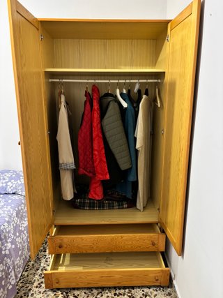 Armario con espejos. Buen estado, sin ropa