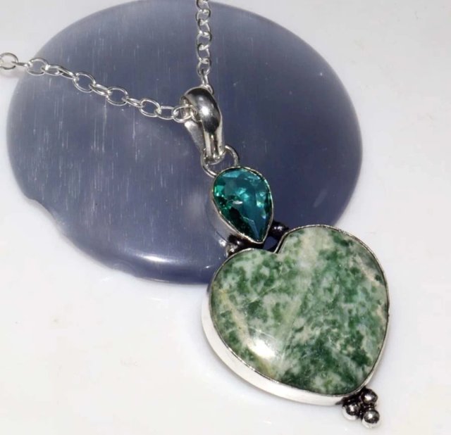 Jade y cuarzo verde encaste y cadena de plata