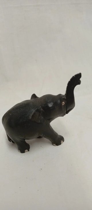 Antigua figurita de elefante, tallada a mano, en m