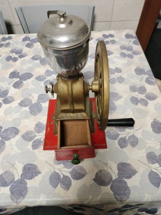 Molinillo antiguo de cafe