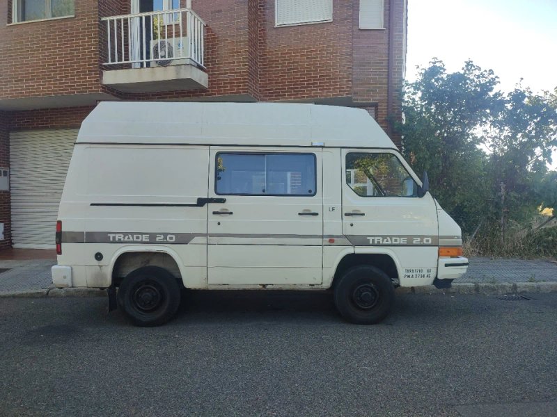 Nissan Trade 1990 - foto 1