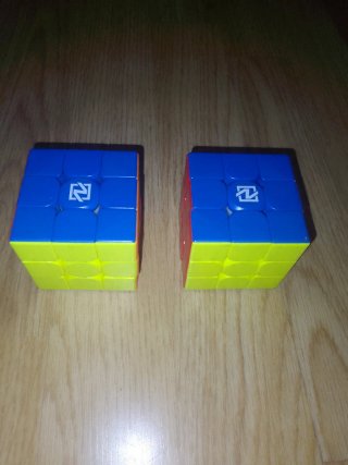 Cubos de Rubik y medidor de tiempo