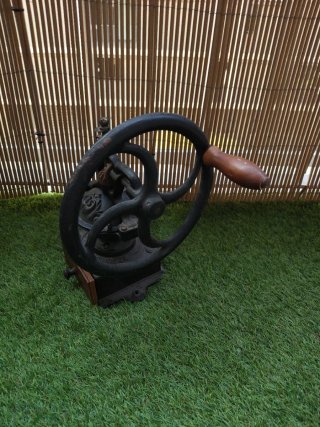 Molinillo antiguo vintage
