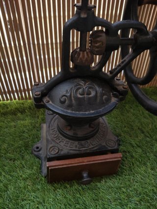 Molinillo antiguo vintage