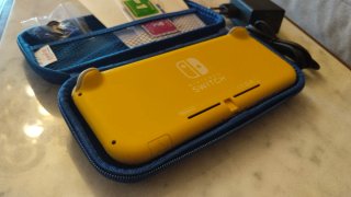 Nintendo Switch Lite Amarilla