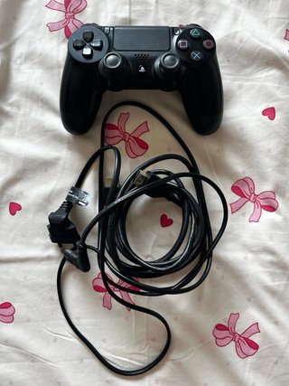CONSOLA PS4 INCLUYE MANDO Y CABLES