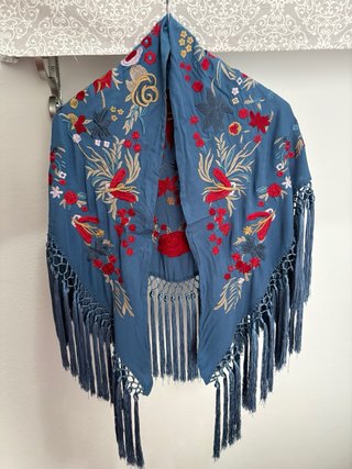 Mantoncillo ricamato blu ducato