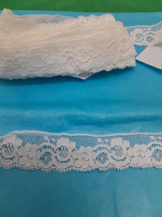 Puntilla valencie blanca