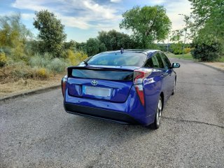 Toyota Prius 2017, solo 84.000km, garantía oficial