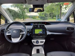Toyota Prius 2017, solo 84.000km, garantía oficial
