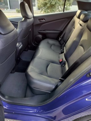 Toyota Prius 2017, solo 84.000km, garantía oficial