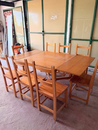 Mesa de madera comedor en buen estado con 8 sillas
