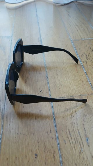 Gafas de sol elegante y confortables