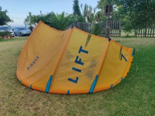 Airush Lift Kite Range. 7m + 9m + 12m + 2 Team Bar