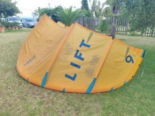 Airush Lift Kite Range. 7m + 9m + 12m + 2 Team Bar