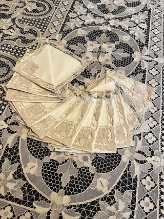 Toalha de Banquete Antiga em Renda Point de Venise