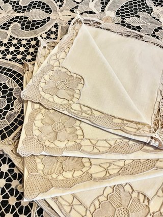 Toalha de Banquete Antiga em Renda Point de Venise