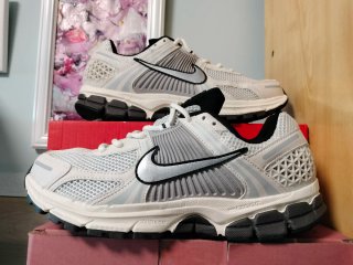 Nike Zoom Vomero 5 talla 44