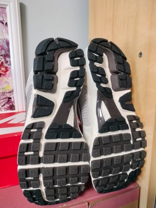 Nike Zoom Vomero 5 talla 44