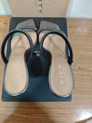 Sandalias con tiras y strass