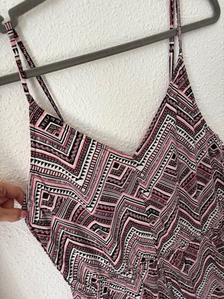 Mono corto tirantes estampado geométrico. Talla S