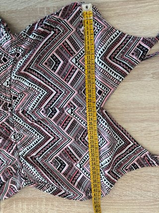 Mono corto tirantes estampado geométrico. Talla S