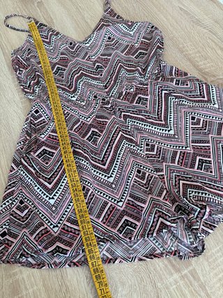 Mono corto tirantes estampado geométrico. Talla S