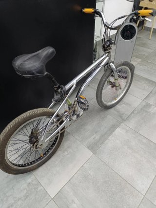 BMX plateada