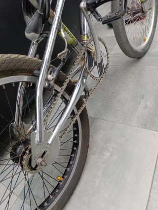 BMX plateada